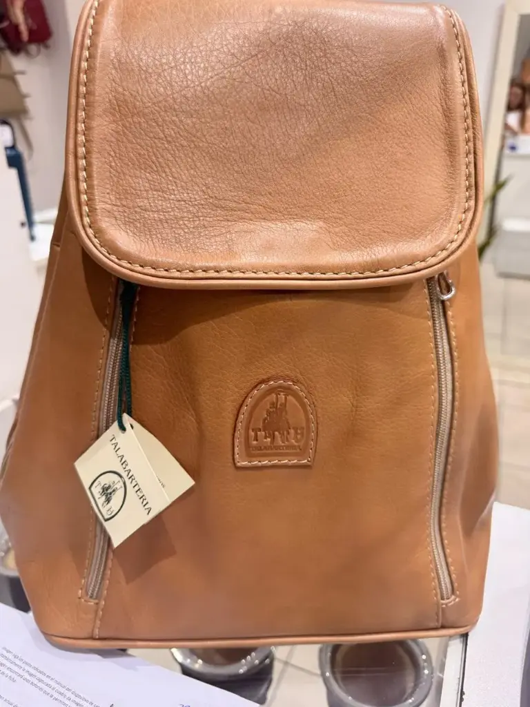 MOCHILA TRIANGULO CUERO SUELA (3006)